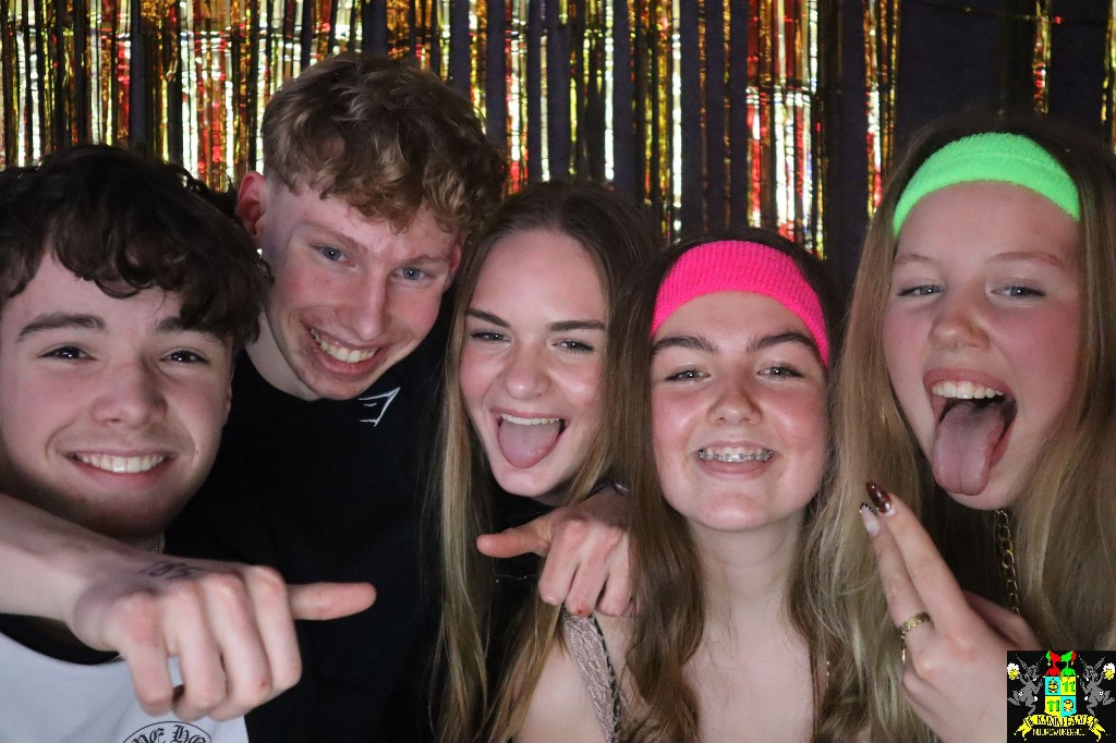 ../Images/Jeugd Opwarmbal Photobooth 088.jpg